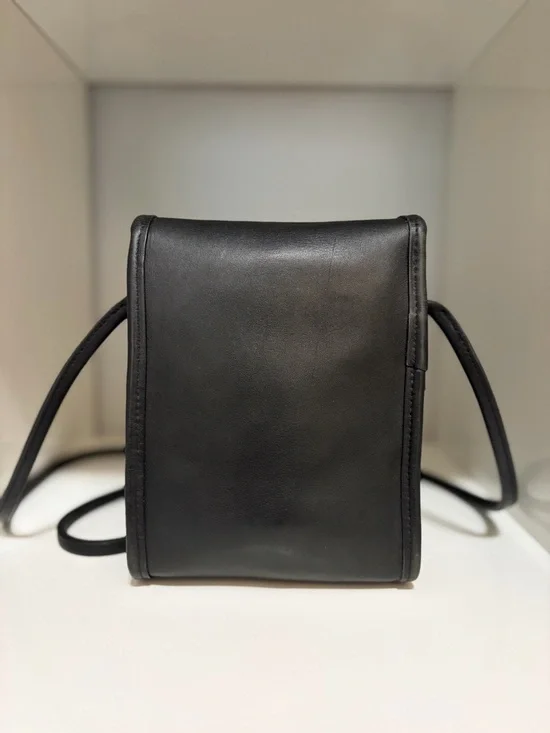 Vintage Coach Scooter Bag (#9893) Black Leather Crossbody with Brass Turn-Lock - Picture 2 of 9